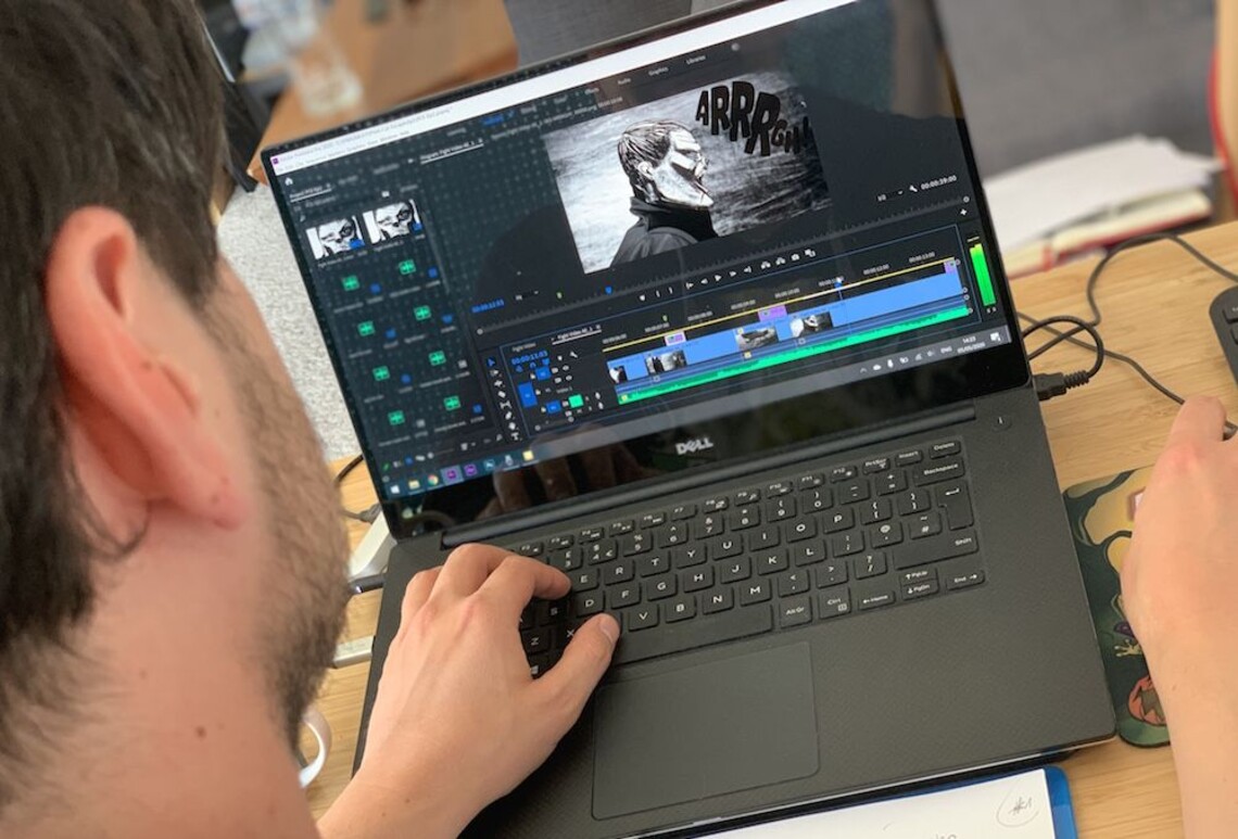 Print-Cut-Escape-video-editing-Zoli